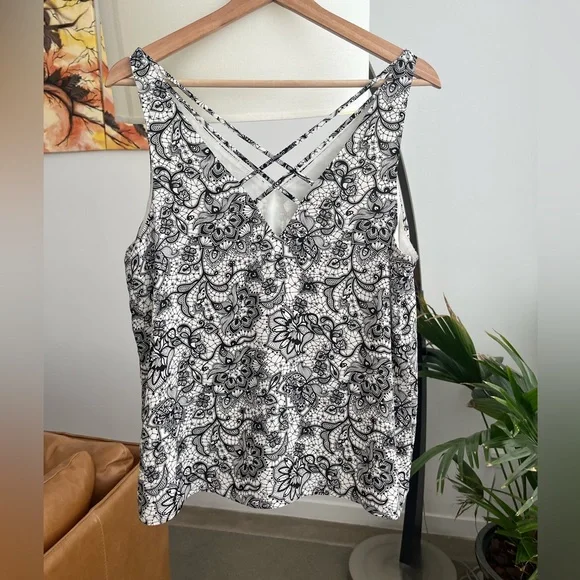 Express Lace Patterned Tank / Cami - Picture 2 of 3